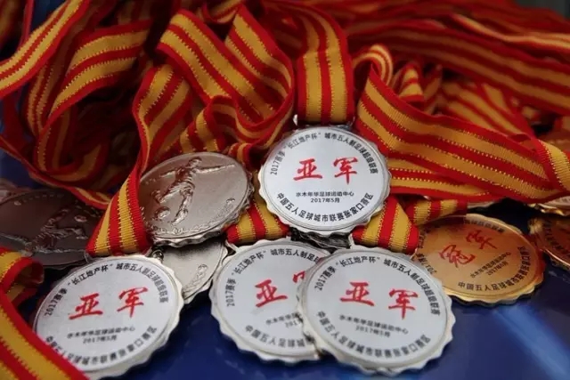 莱万：不懂2020金球为何取消 足球有关生意政治